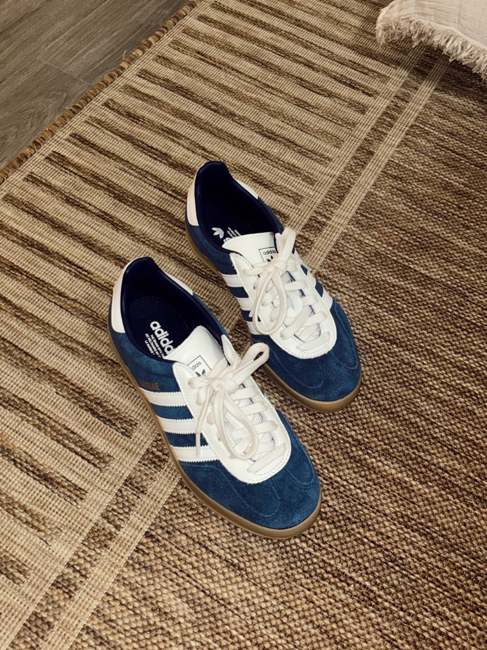 Women’s Gazelle Indoor Shoes - Night Indigo / Core White / Gum - Picture 2 of 4